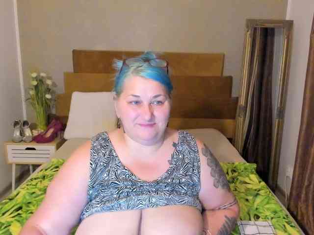 SweetBoobsM webcam