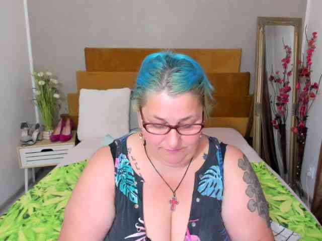 SweetBoobsM webcam