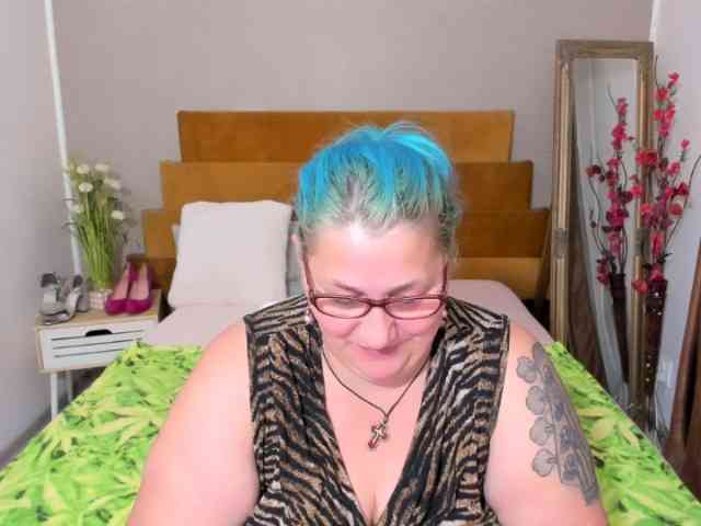 SweetBoobsM webcam