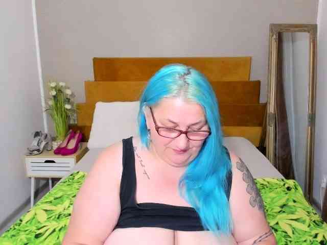SweetBoobsM webcam