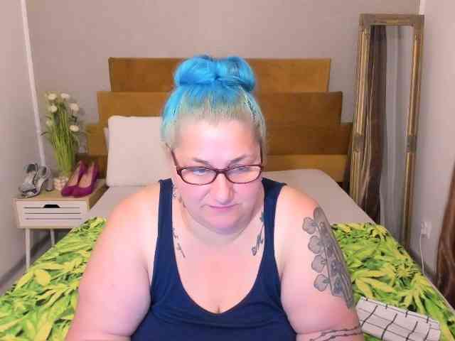 SweetBoobsM webcam