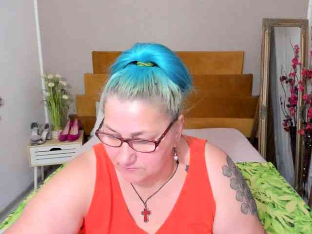 SweetBoobsM webcam