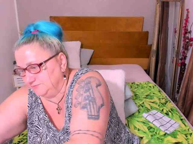 SweetBoobsM webcam