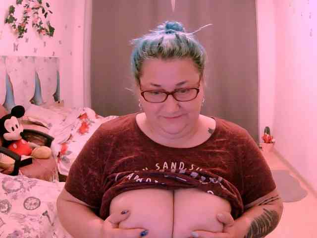 SweetBoobsM webcam