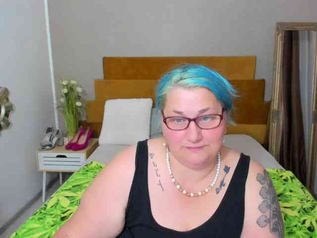 SweetBoobsM webcam