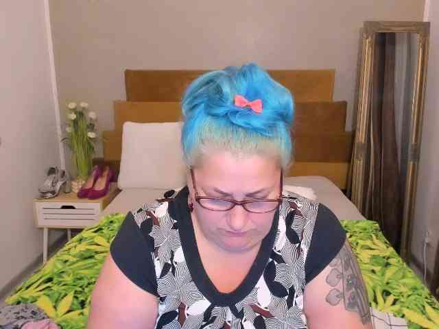 SweetBoobsM webcam