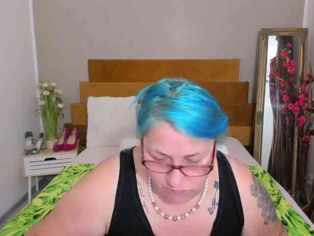 SweetBoobsM webcam
