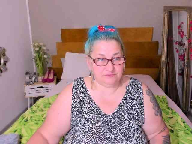 SweetBoobsM webcam