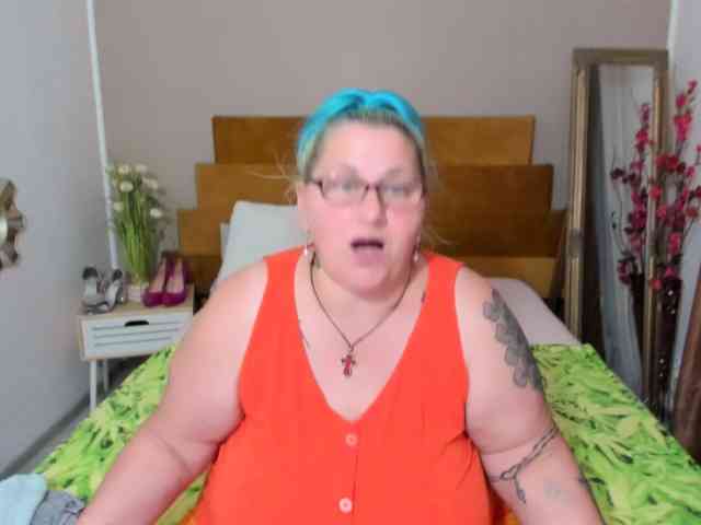 SweetBoobsM webcam