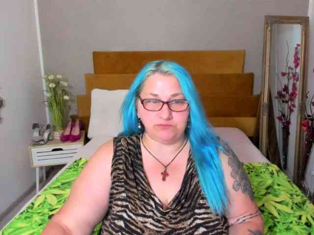 BlondyBigBoobs
