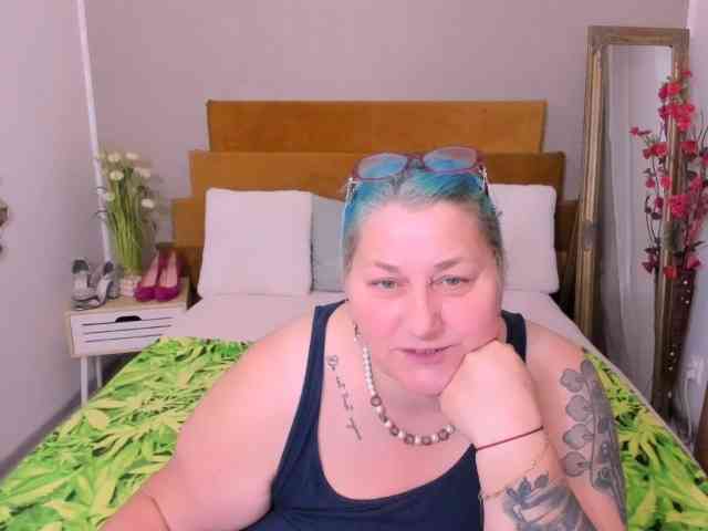 SweetBoobsM webcam