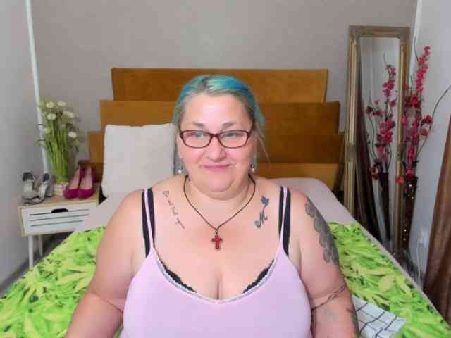 SweetBoobsM webcam