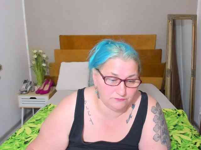 SweetBoobsM webcam