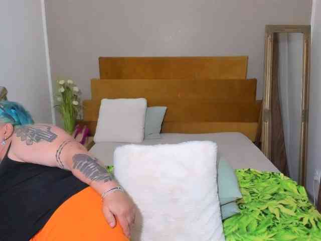 SweetBoobsM webcam