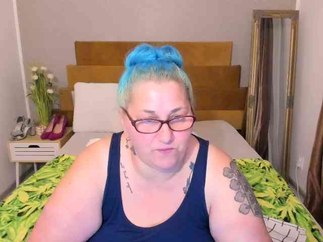 SweetBoobsM webcam