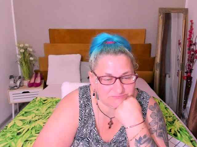 SweetBoobsM webcam