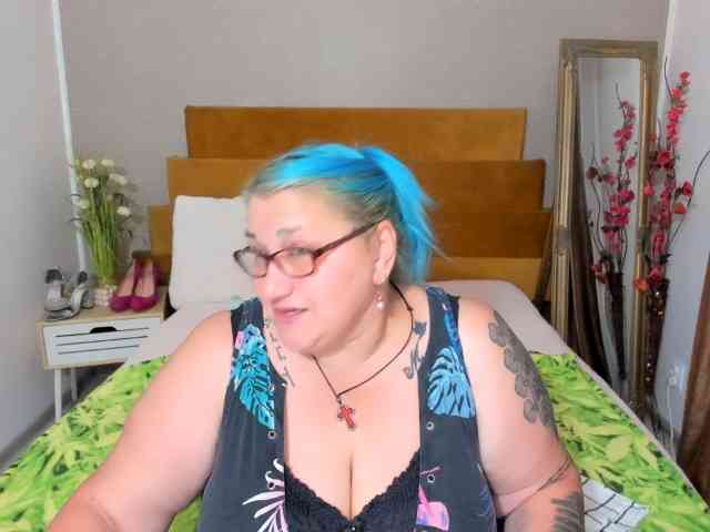 SweetBoobsM webcam