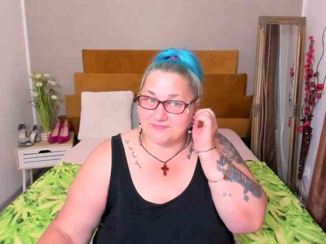 SweetBoobsM webcam