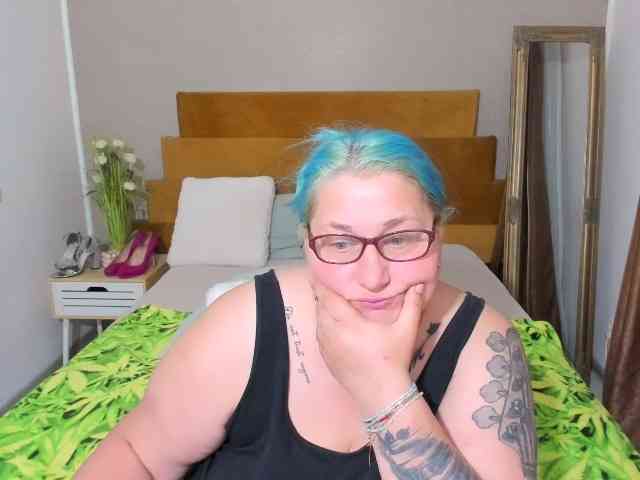SweetBoobsM webcam