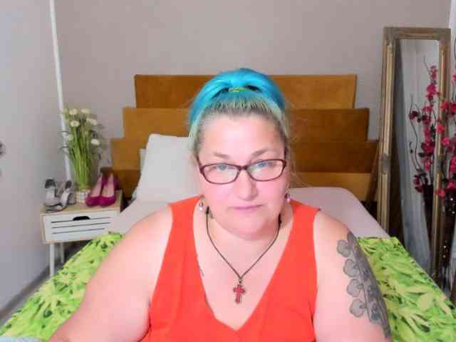 SweetBoobsM webcam
