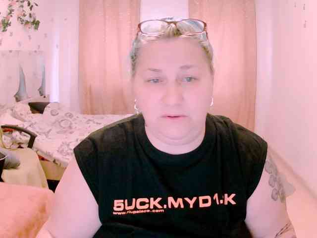 BlondyBigBoobs