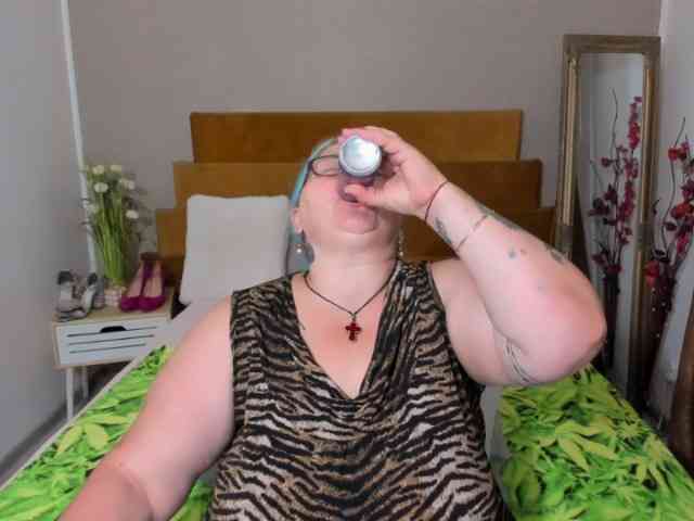 SweetBoobsM webcam
