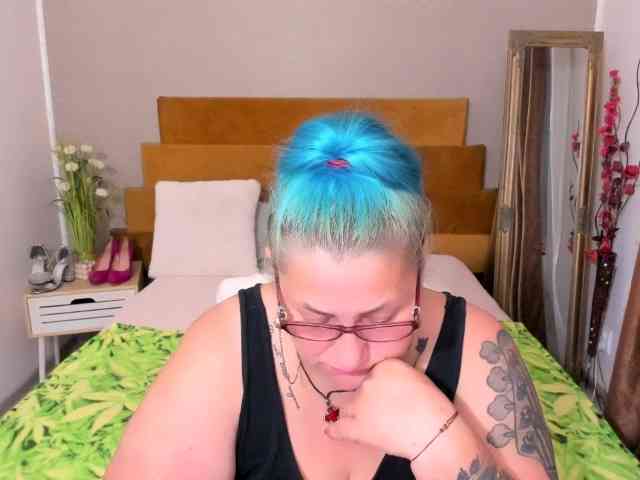 SweetBoobsM webcam