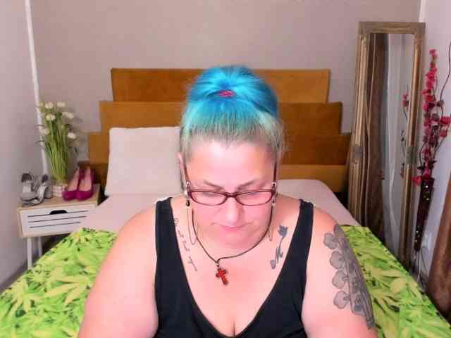 SweetBoobsM webcam
