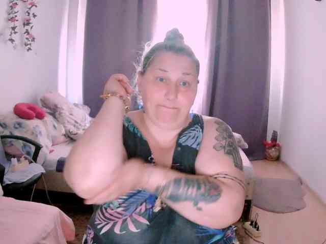 SweetBoobsM webcam