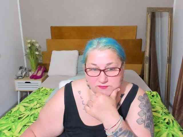 SweetBoobsM webcam