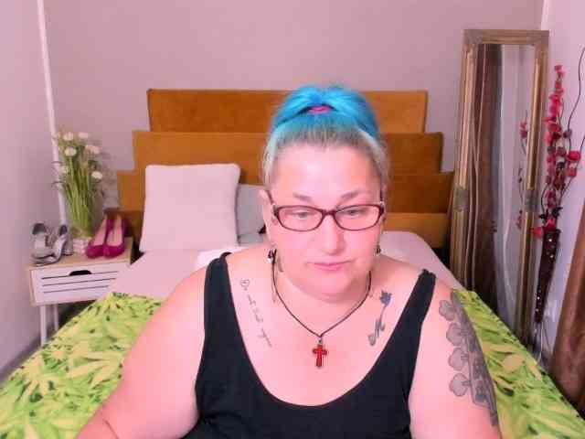 SweetBoobsM webcam