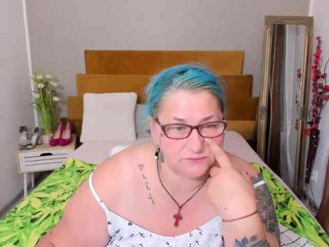 SweetBoobsM webcam