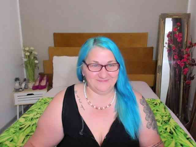 SweetBoobsM webcam