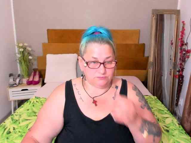 SweetBoobsM webcam