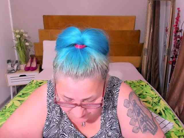 SweetBoobsM webcam