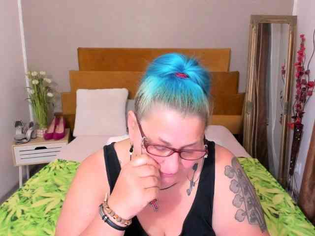 SweetBoobsM webcam