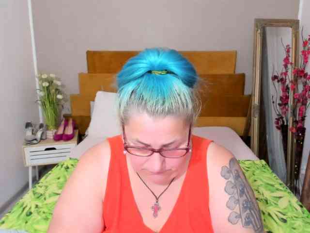 SweetBoobsM webcam