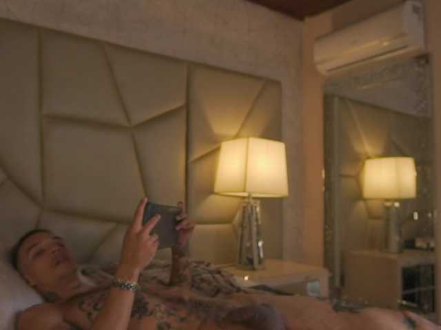 Be-Curiouss live cam on BongaCams