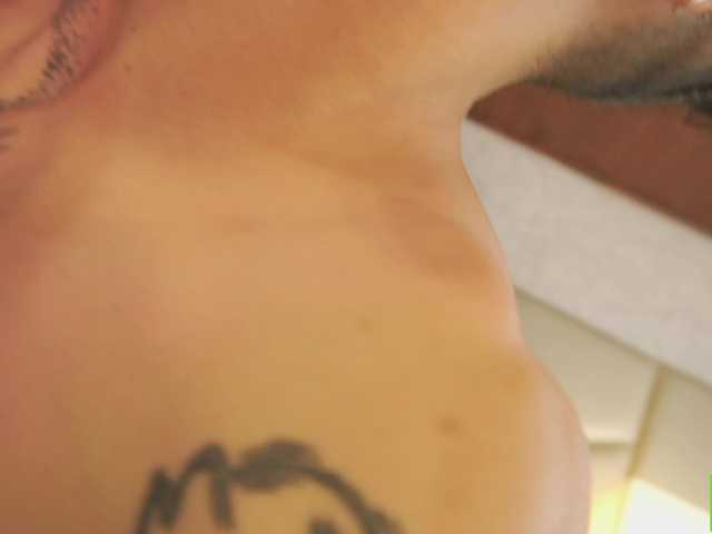 Be-Curiouss live cam on BongaCams