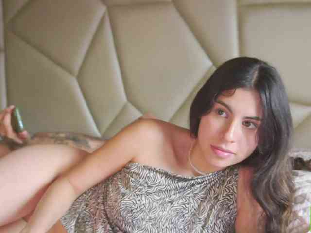Be-Curiouss Sex Cam Show