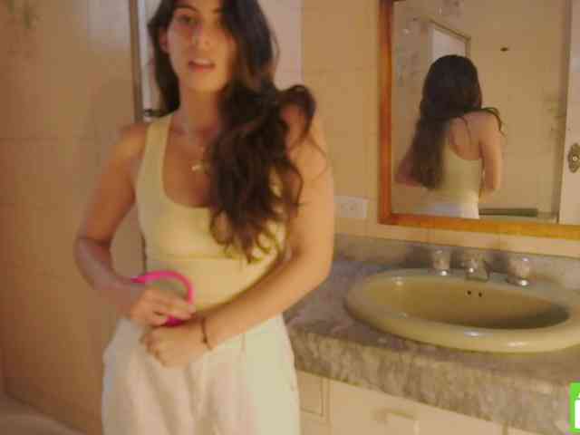 striptease nude Be-Curiouss