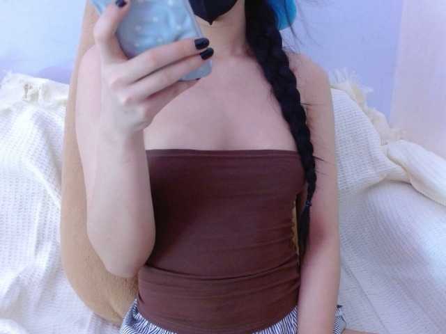 Bora2025 live cam on BongaCams