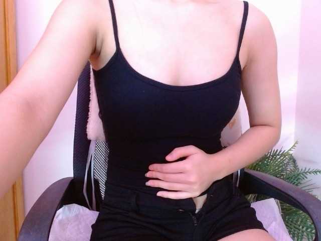 Bora2025 live cam on BongaCams