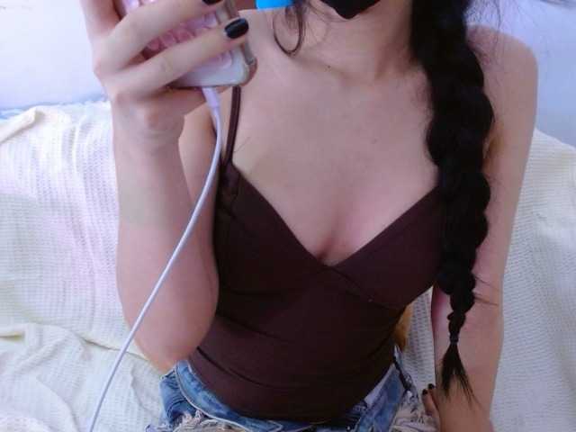 Bora2025 live cam on BongaCams