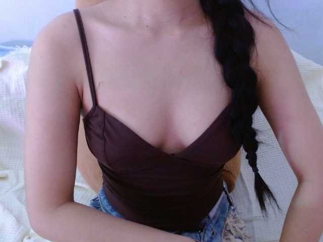 Bora2025 live cam on BongaCams