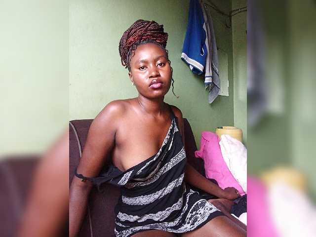 Cutenifa live cam on BongaCams