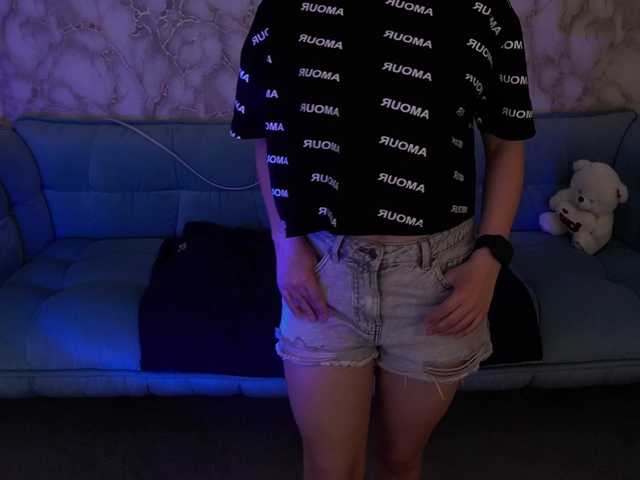 LiviaShy's BongaCams show and profile