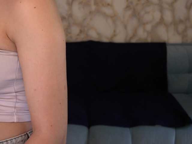 LiviaShy's BongaCams show and profile