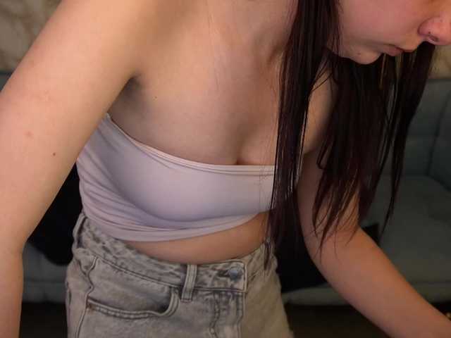 LiviaShy's BongaCams show and profile