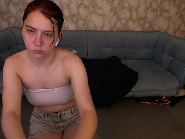 LiviaShy's BongaCams show and profile